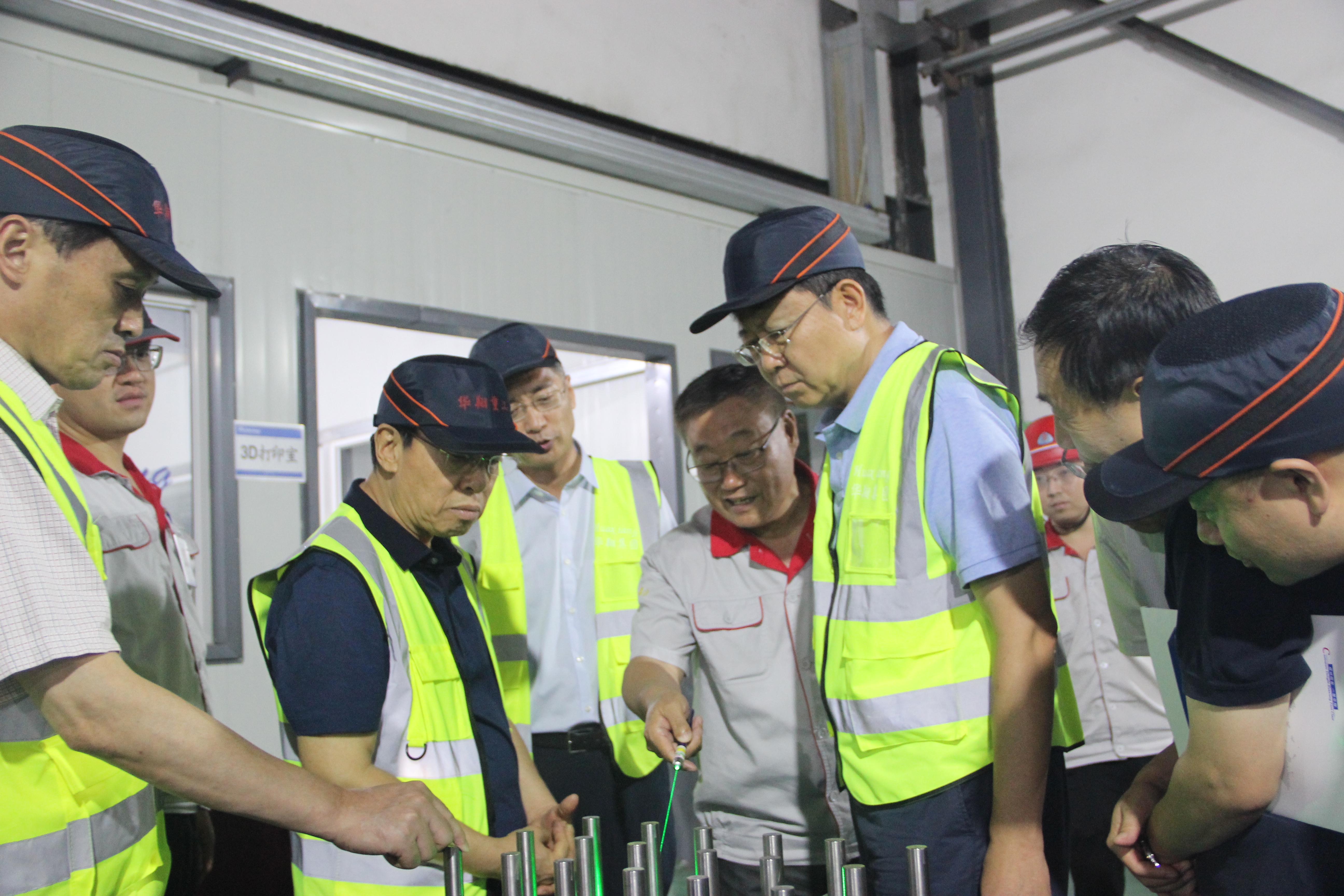 山西省人民政府原副省長(zhǎng)、中國(guó)生產(chǎn)力學(xué)會(huì)會(huì)長(zhǎng)、山西省資源型經(jīng)濟(jì)轉(zhuǎn)型促進(jìn)會(huì)總顧問(wèn)牛仁亮一行蒞臨我司調(diào)研